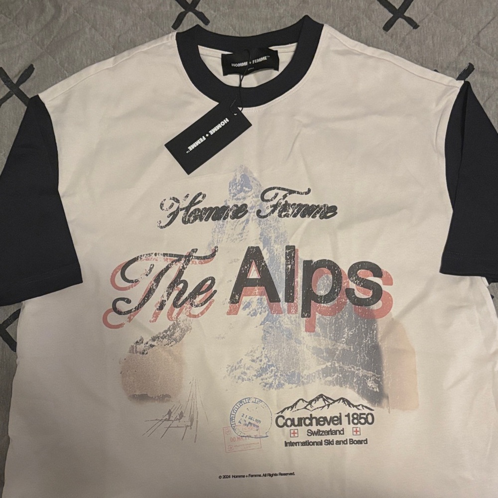 Hommes Femme The Alps Graphic Tee - Black and White